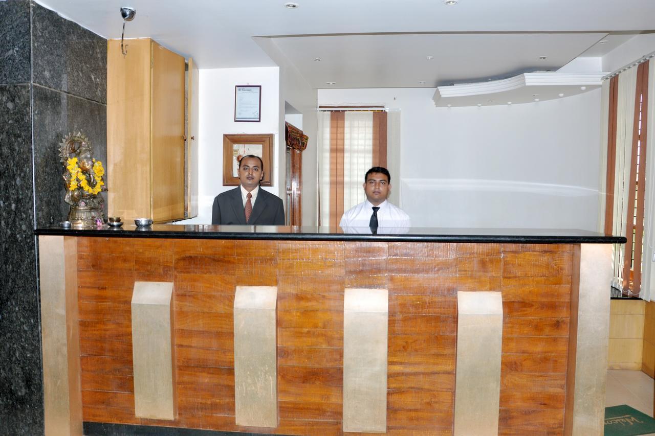 Hotel Rajsangam International Badami Buitenkant foto