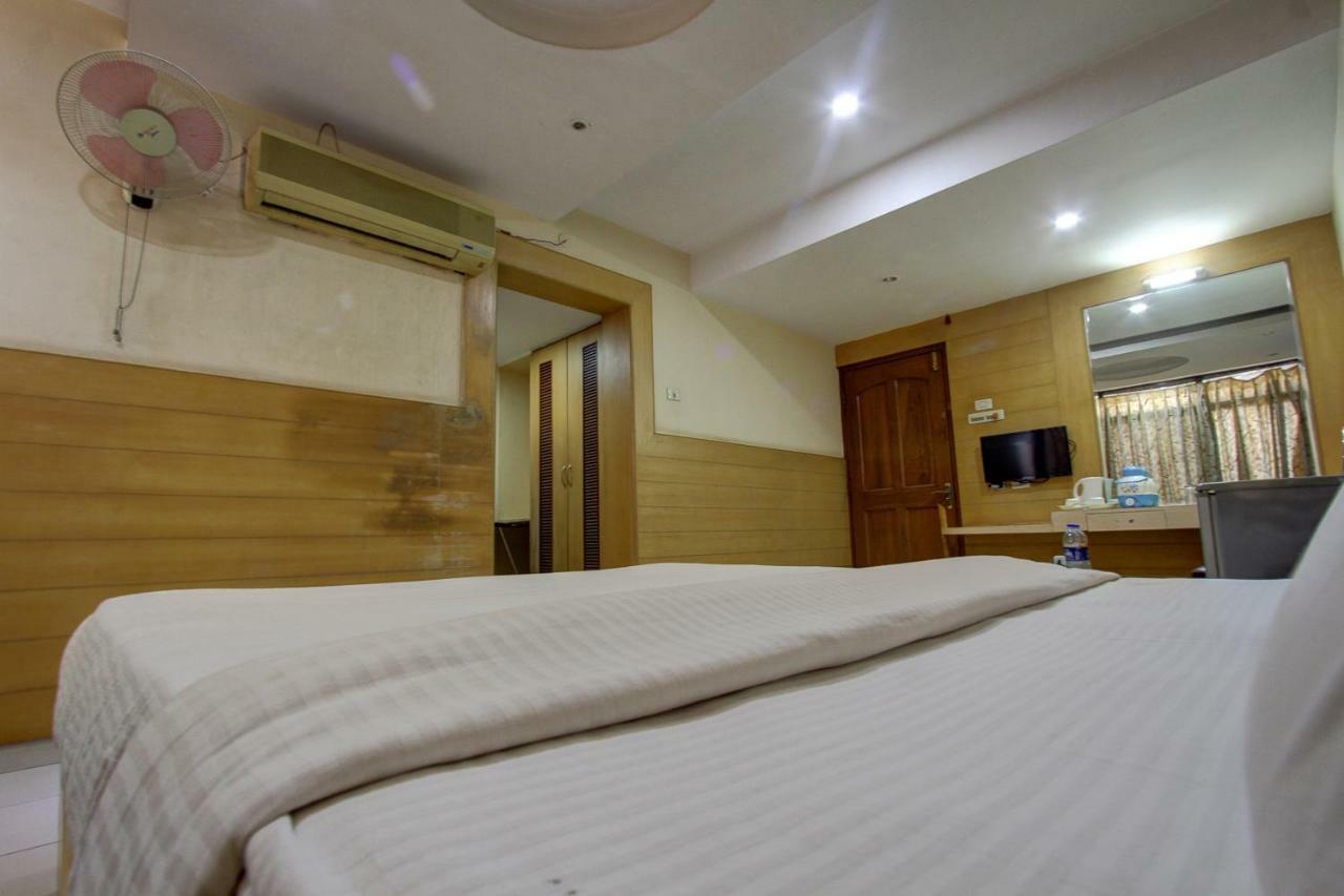 Hotel Rajsangam International Badami Buitenkant foto