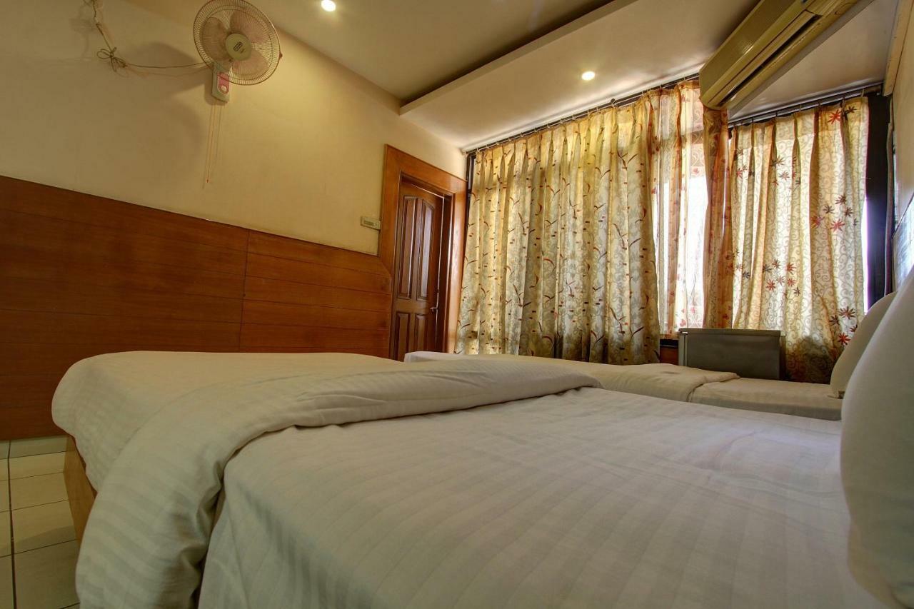 Hotel Rajsangam International Badami Buitenkant foto