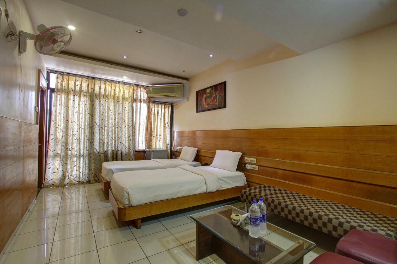 Hotel Rajsangam International Badami Buitenkant foto