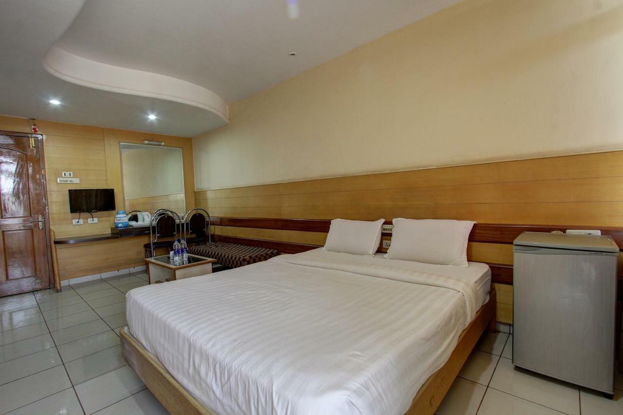 Hotel Rajsangam International Badami Buitenkant foto