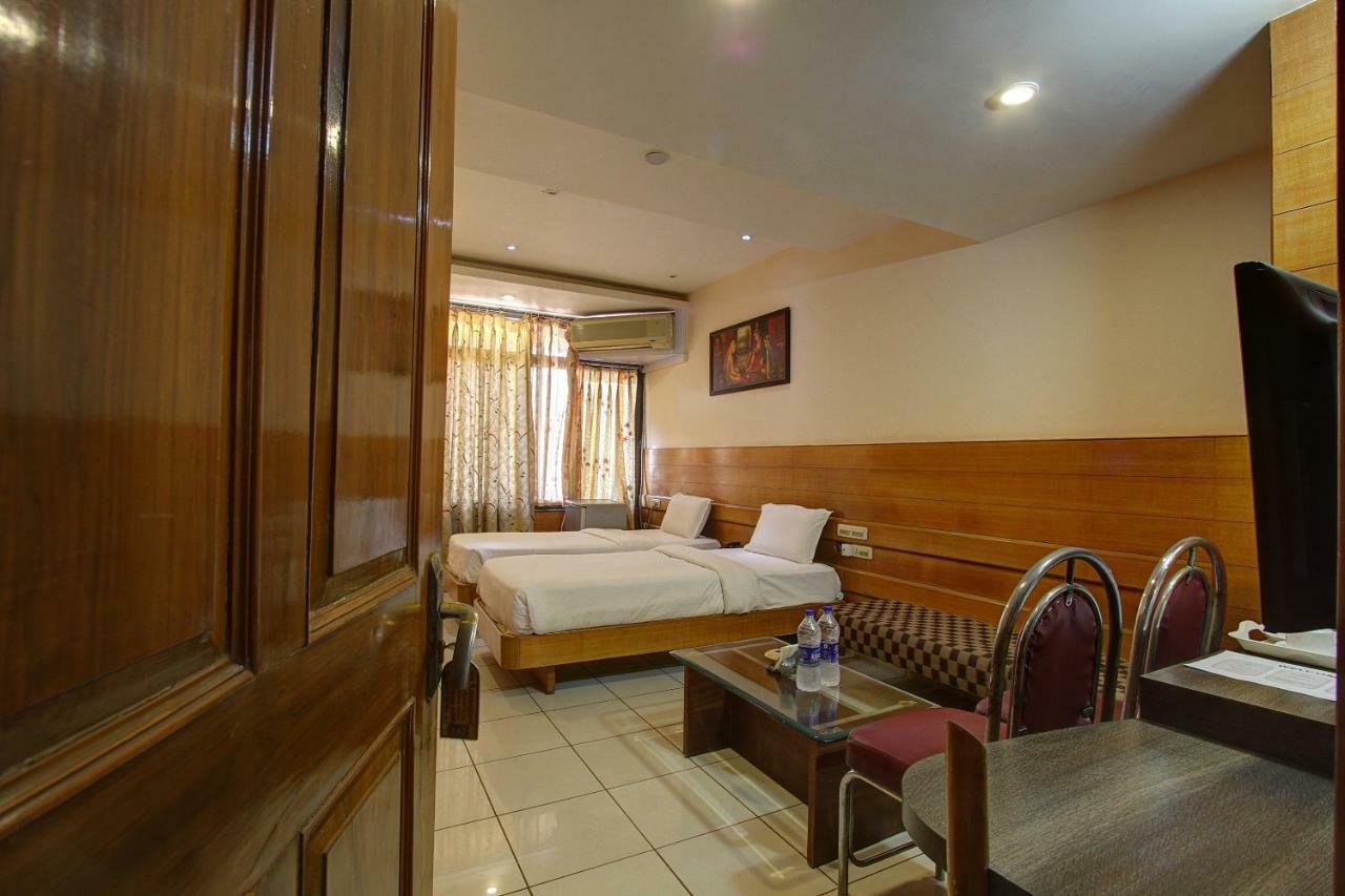 Hotel Rajsangam International Badami Buitenkant foto
