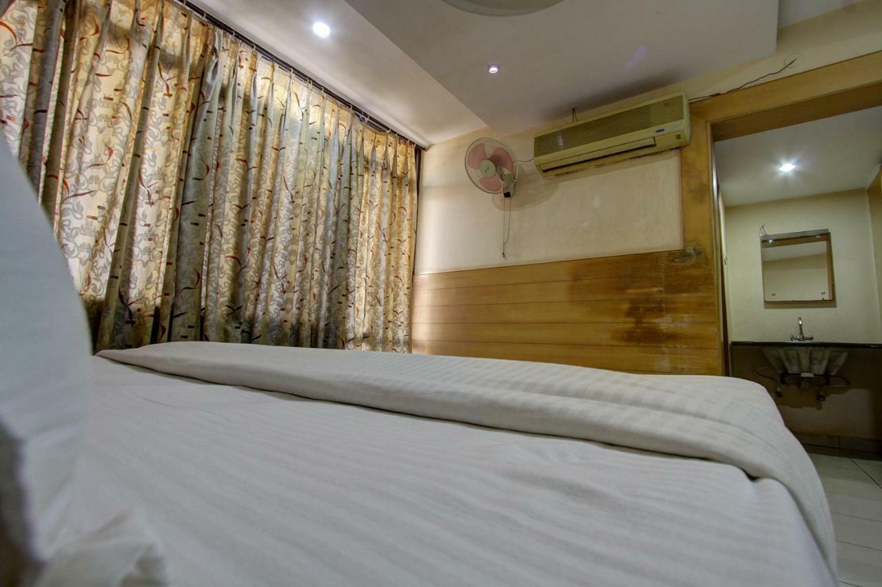 Hotel Rajsangam International Badami Buitenkant foto