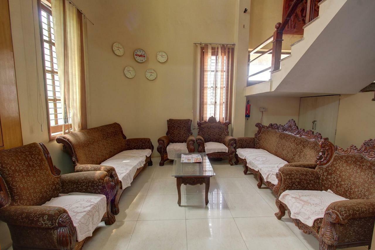 Hotel Rajsangam International Badami Buitenkant foto